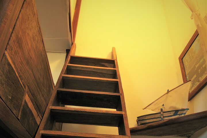 Room 32 of 99