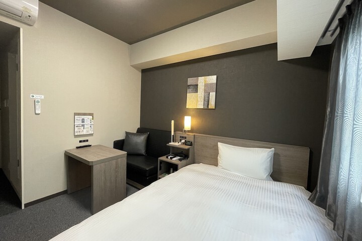 Room 4 of 38
