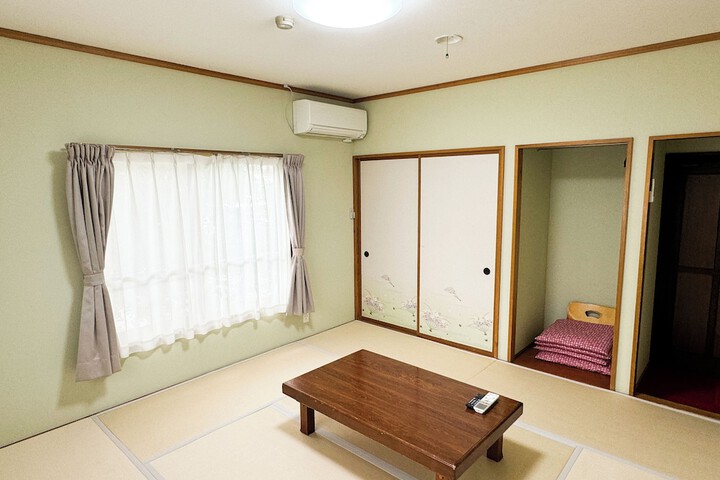 Room 11 of 30