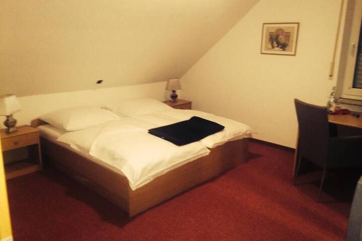 Room 4 of 34