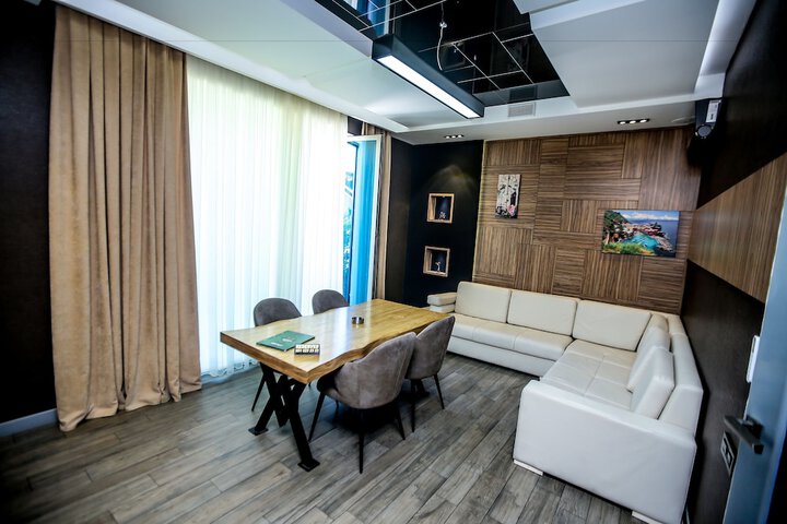 Room 25 of 38