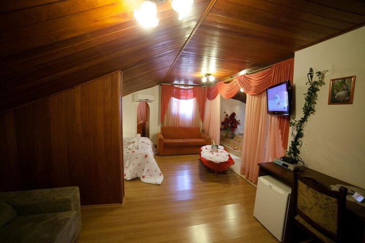 Room 106 of 181