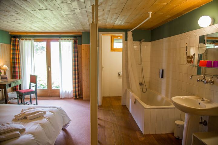 Room 14 of 28