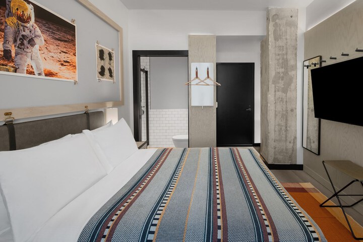 Room 21 of 83