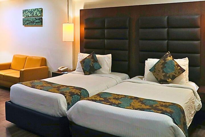 Room 9 of 28