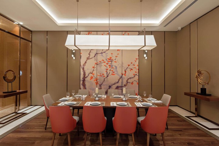 Dining 65 of 89