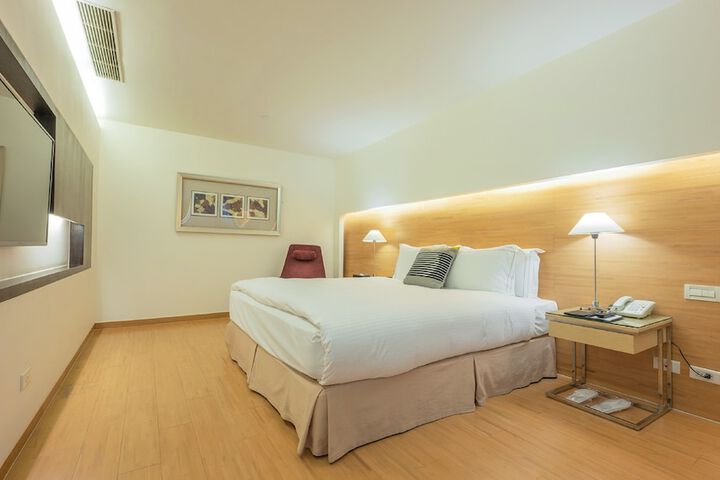 Room 4 of 137