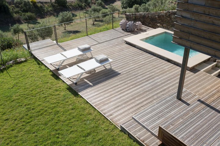 Pool 44 of 70