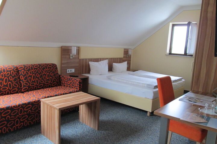 Room 5 of 38