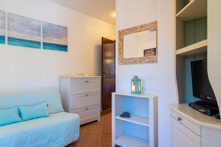Room 8 of 12