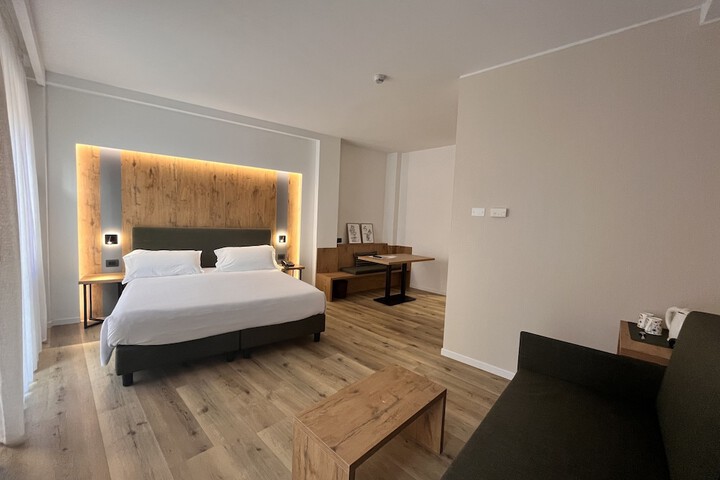 Room 4 of 64