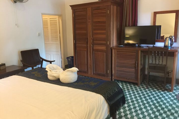 Room 11 of 50