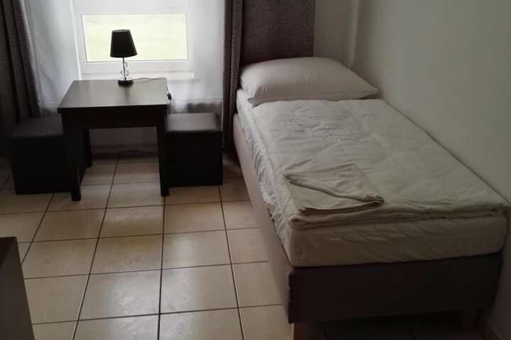 Room 10 of 26