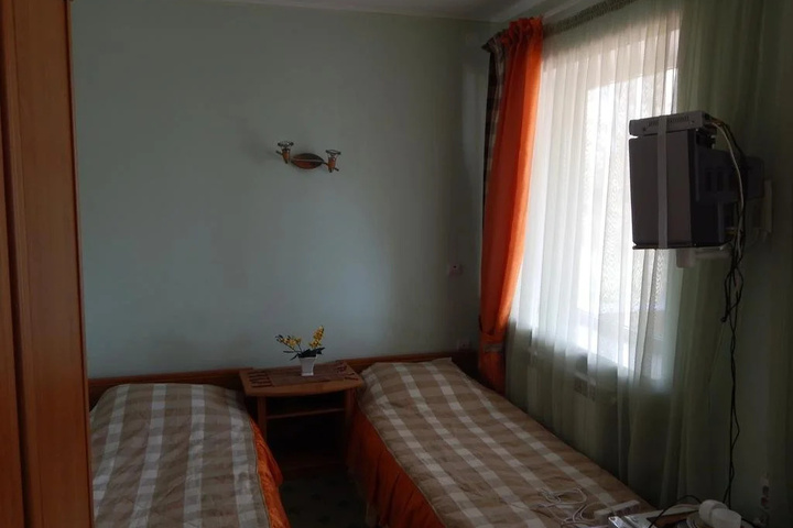 Room 5 of 17