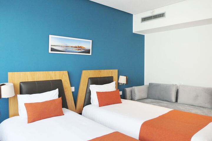 Room 34 of 108