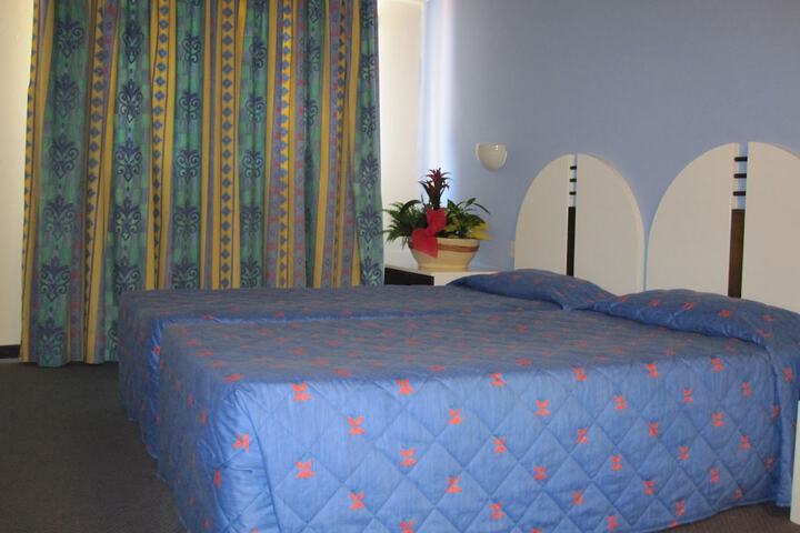 Room 8 of 37
