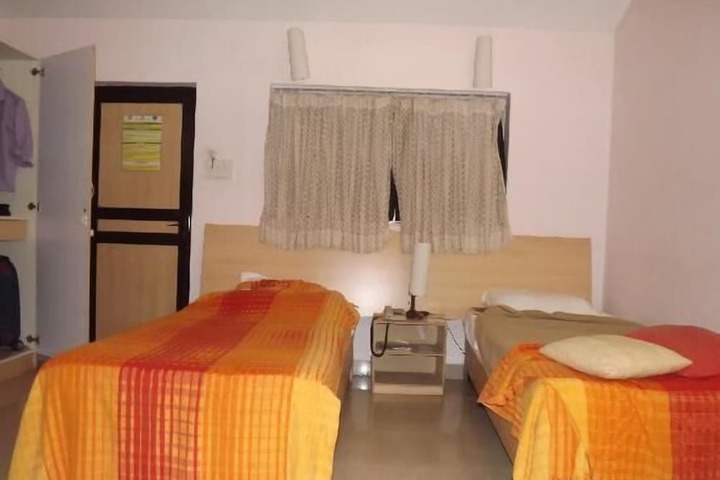 Room 4 of 40