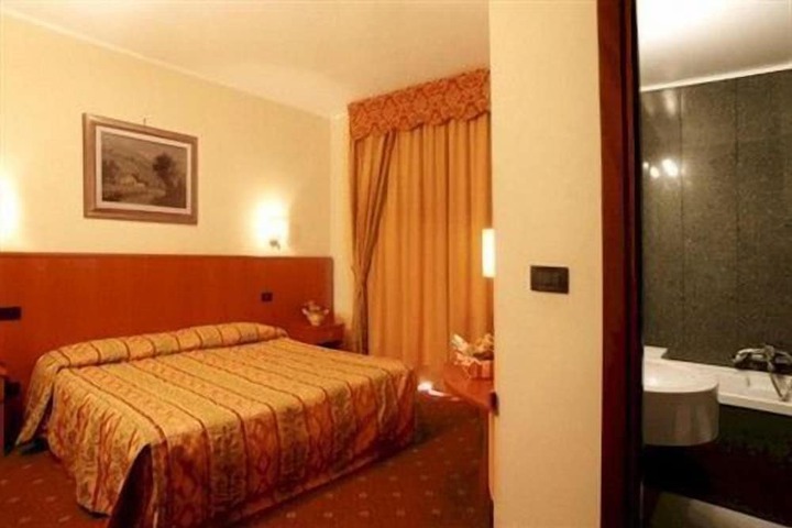 Room 13 of 46