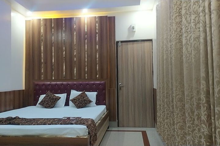 Room 6 of 17
