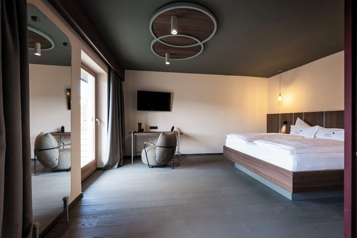 Room 27 of 127