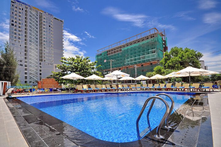 Pool 30 of 65