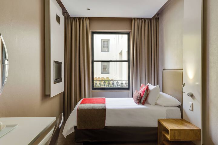 Room 30 of 125