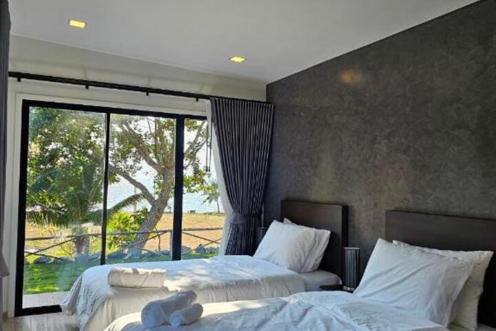 General 9 of 18