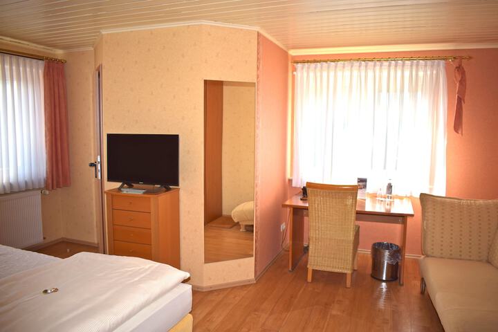 Room 4 of 11