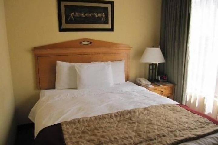 Room 6 of 36