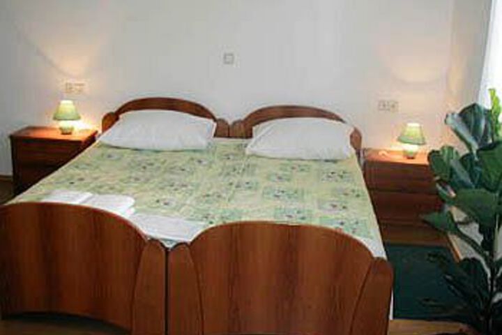 Room 28 of 51