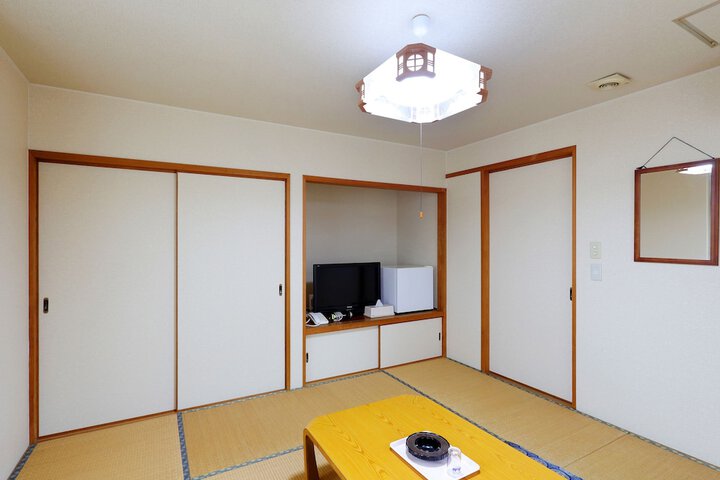Room 16 of 64