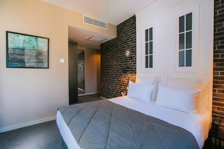 Room 18 of 127