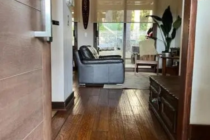Room 4 of 17