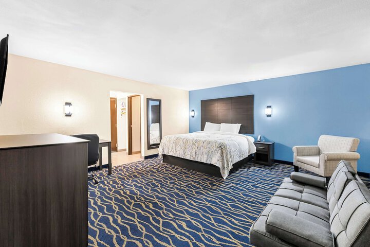 1 King Bed (1 of 10)