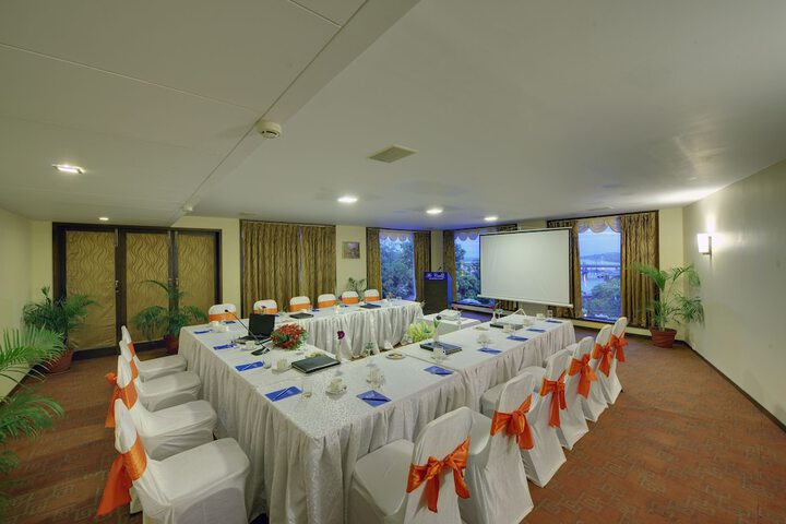 Ballroom/Hall 48 of 57