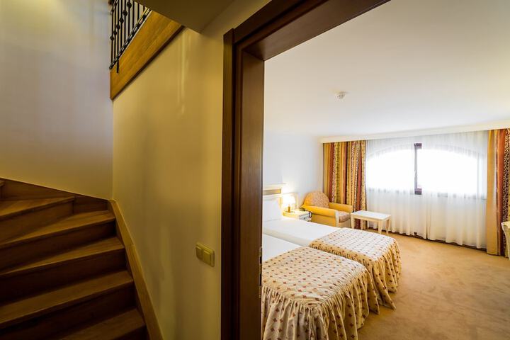 Room 16 of 173