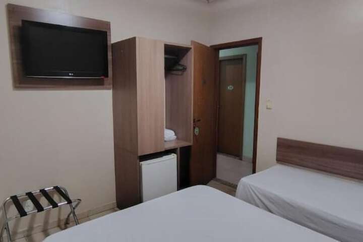 Room 8 of 17