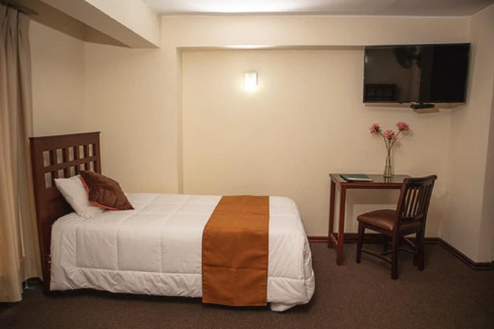 Room 13 of 36