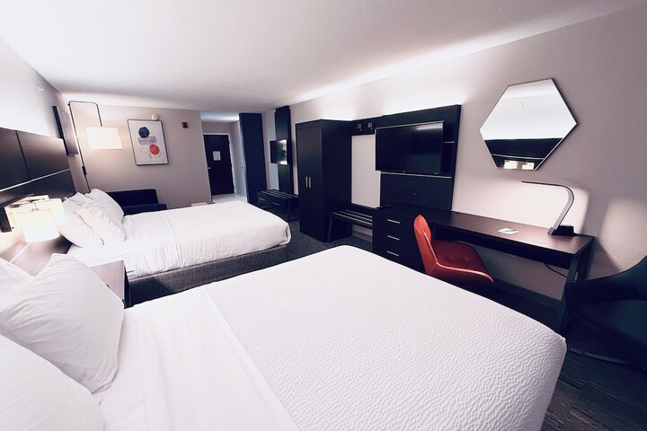 Room 33 of 87