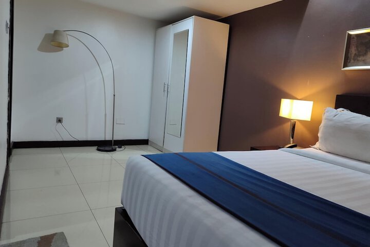 Room 9 of 47