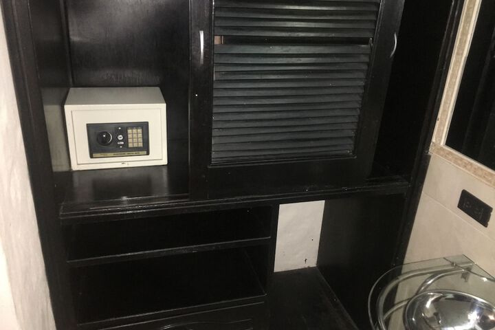 Room 25 of 47