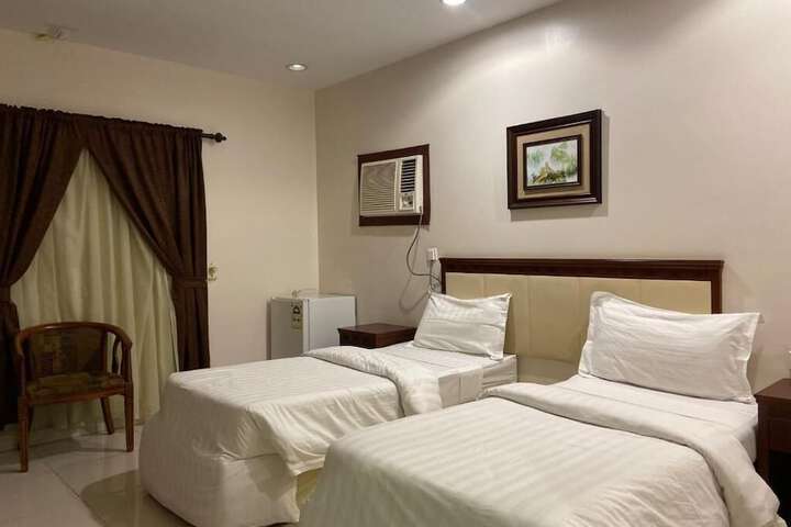 Room 6 of 80