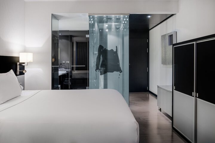 Room 13 of 65