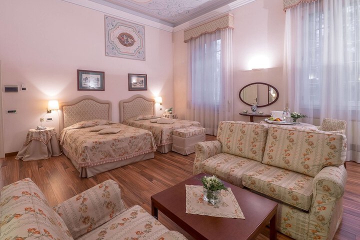 Room 7 of 65