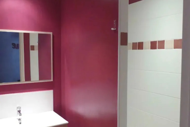 Room 4 of 8