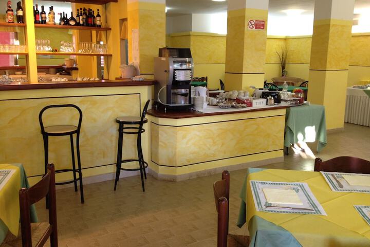 Breakfast/Coffee Service 17 of 32