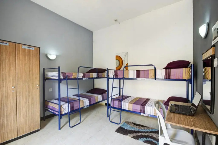 Room 5 of 16