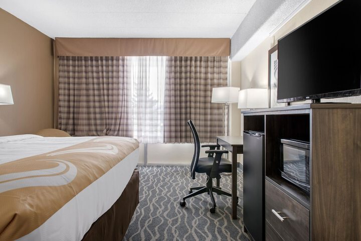 1 King Bed Accessible (6 of 20)