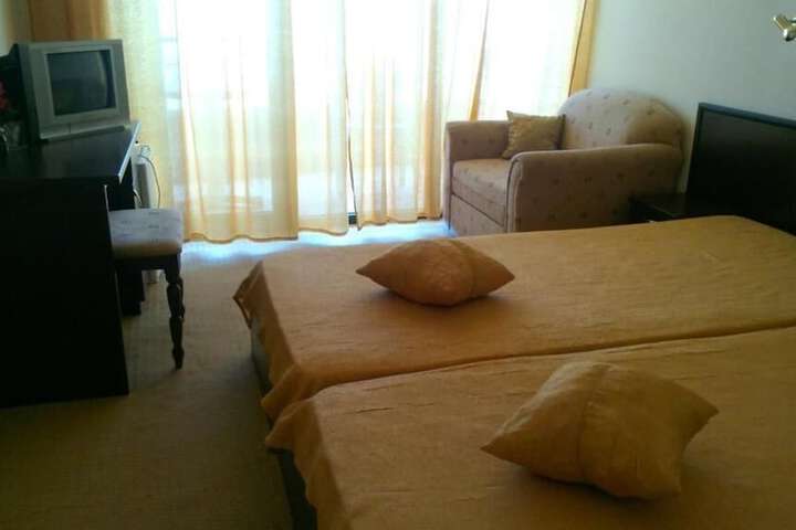 Room 8 of 36
