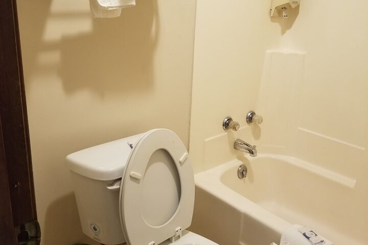 Economy Double Room 2 Bedrooms (6 of 6)